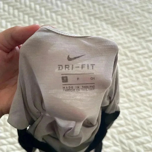 Nike - Picture 4 of 4